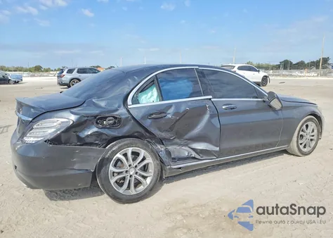 2016 Mercedes-Benz C 300 из США, поврежденный, VIN 55SWF4JB7GU140928